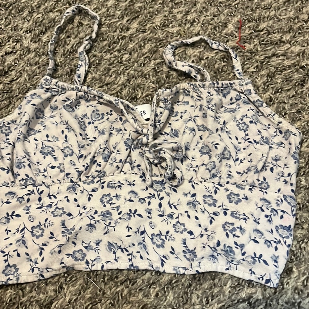 Flower hollister crop top side xs
